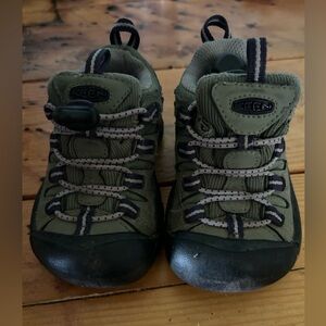 Toddler Keens sneakers